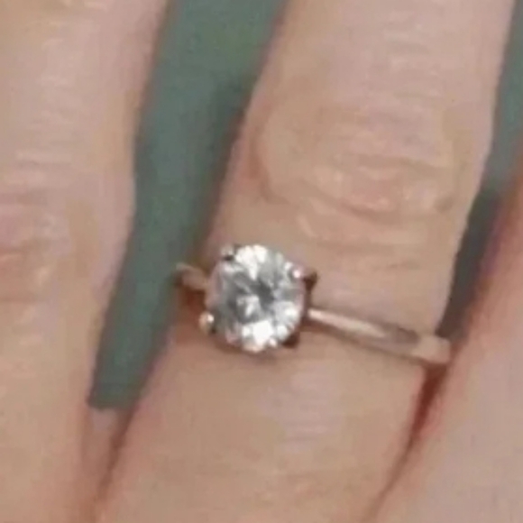 🐾Pandora Ring with 6mm cubic zirconia stone - Picture 3 of 5